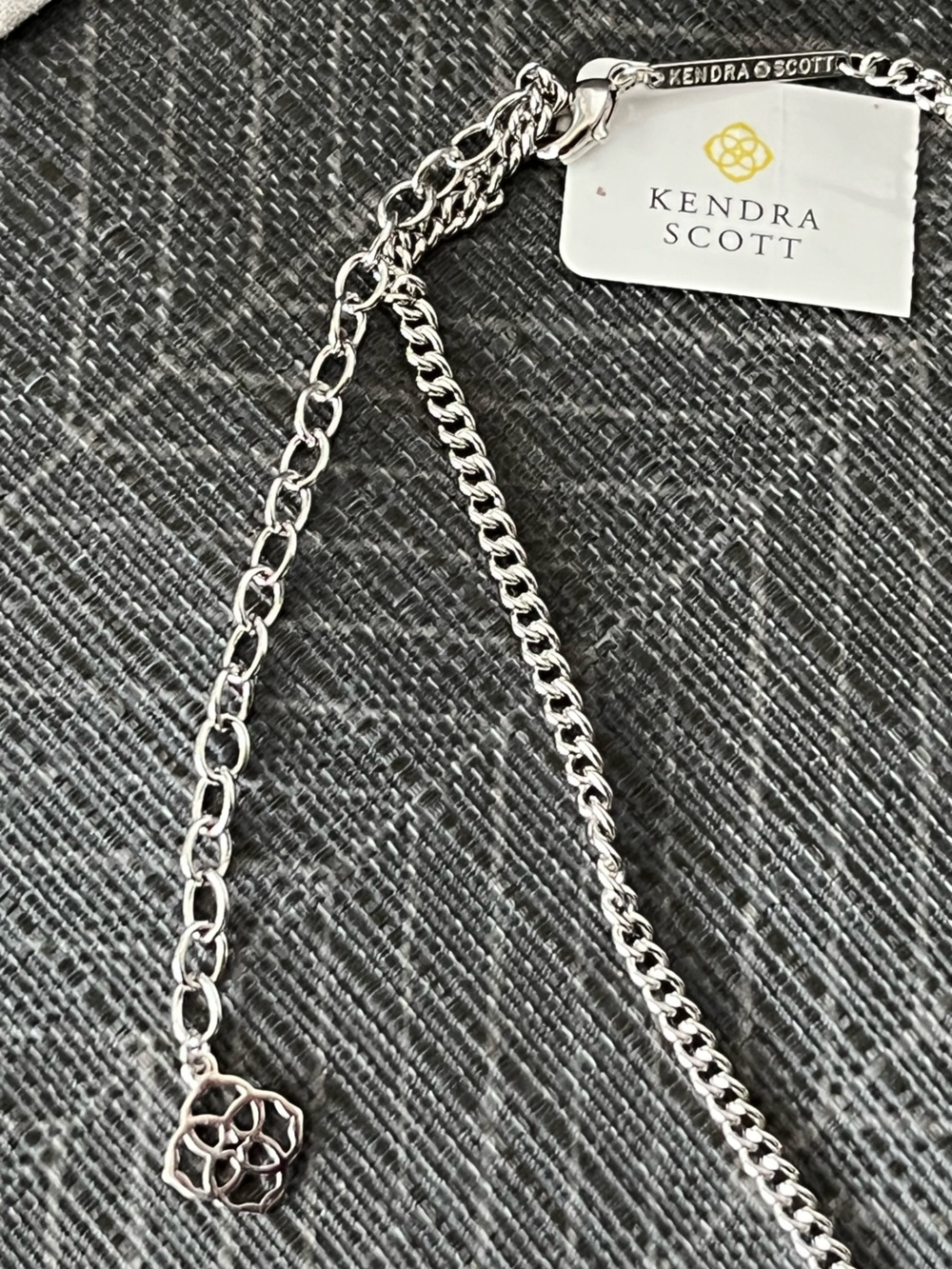NWT Kendra Scott Silver Chain Necklace with Layered Clover Charms AND Dust Bag - Picture 4 of 9